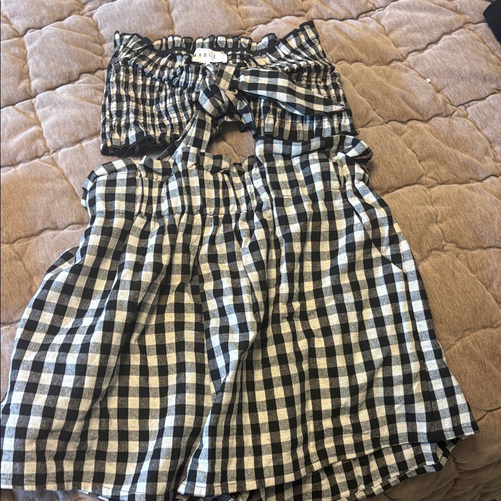Black and White Anthro set. Short set